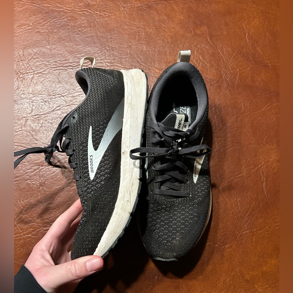 Brooks revel shoes